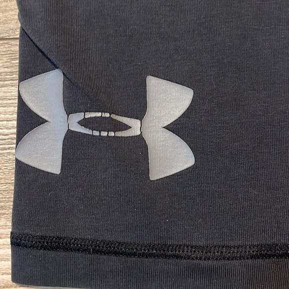 Under Armour Charged Cropped Leggings Size Medium Black Gym Workout Activewear - Picture 2 of 3